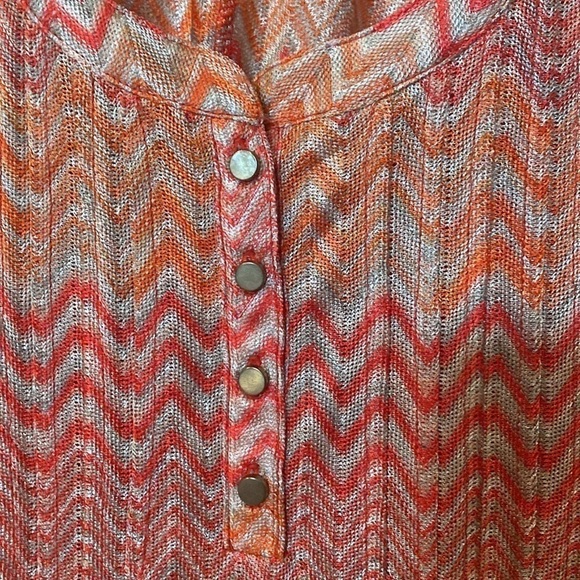 CB Cato brand Size M pleated bottom short sleeve top - Picture 2 of 7